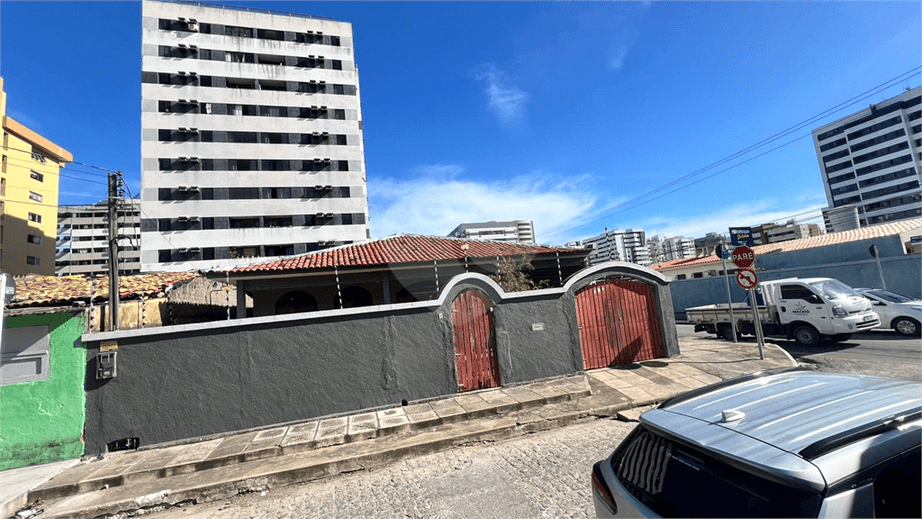Casa com 4 quartos (1 suíte) à venda em Jatiúca, Maceió - AL